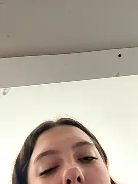 Webcam Model (Victoria6989) is live