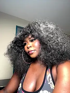 WomanNextdoor1 webcam