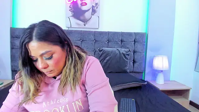 isabella_horney_ webcam