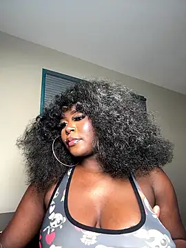 WomanNextdoor1 webcam