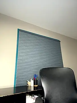 WomanNextdoor1 webcam