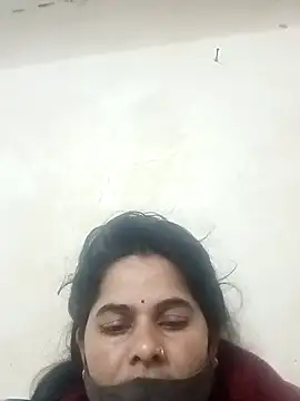 julee-740 (F young) - Full nude in public