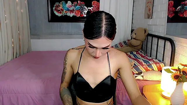 FinestCHLOExxx webcam