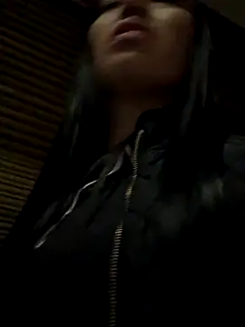 Webcam Model (Sara_luna_)  is live.Free join now!