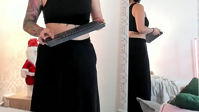 SuccubusDolly webcam