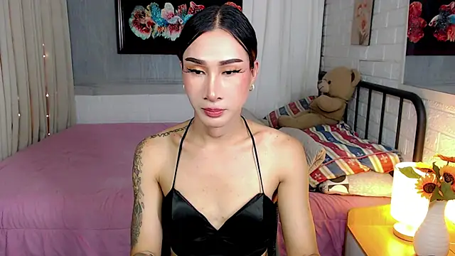 FinestCHLOExxx webcam