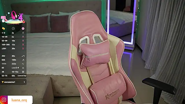 LuanaRisque Live Webcam on Stripchat