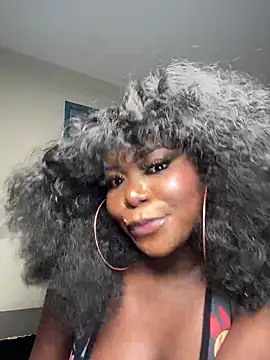 WomanNextdoor1 webcam