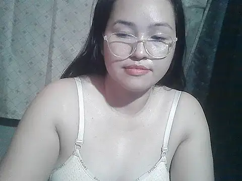 yummy_jyra02167 webcam