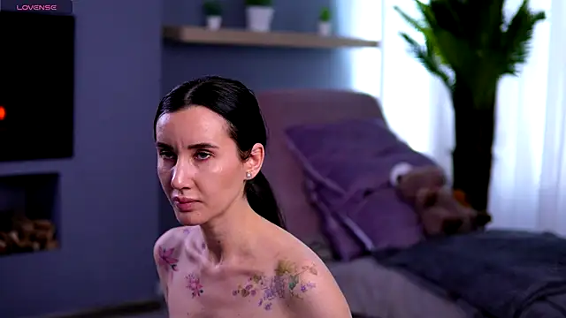 SerenaVelour live cam screenshot female on Pornmatic – Free Porn Videos & Live Cams