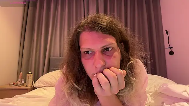 AlicePinkhead webcam