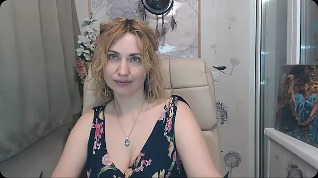 KatrinAlluring webcam