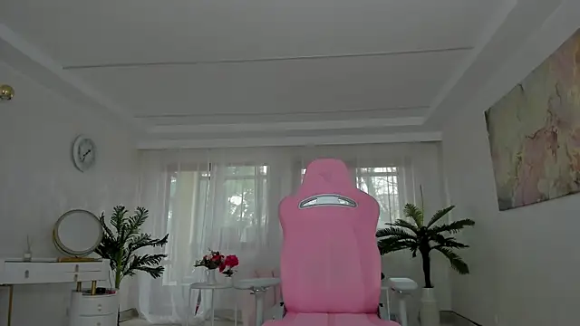 tiffanyhouston_ (F young) - Dildo tease my clit....maybe more..