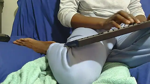 sluttylaura21 webcam