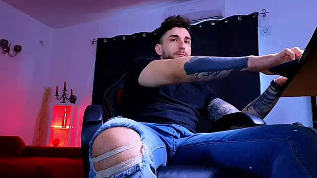 MightyAaron66 webcam