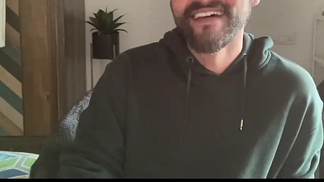 MakeMeAwareAah webcam