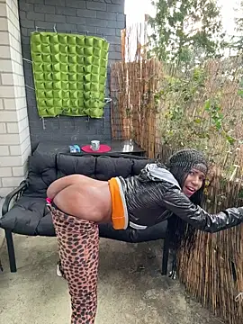 Squirt-Fuck-Queen from StripChat is Freechat