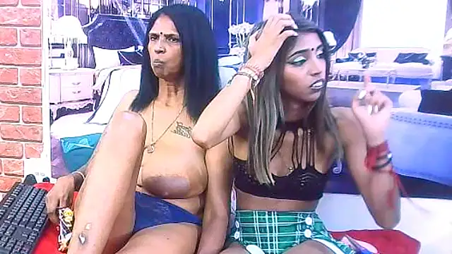 IndianSexySlender webcam