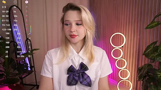 LauraWifeness webcam