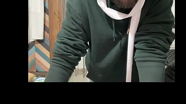 MakeMeAwareAah webcam