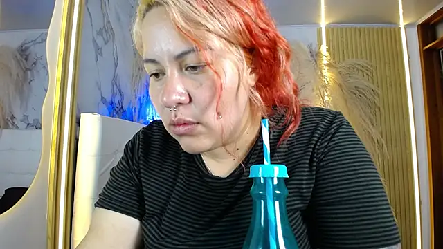 Bruja__Scarlata webcam