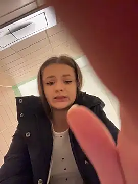 kittyqueeny (F young) - Give my panties for stranger girl