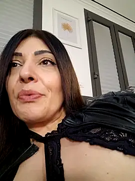 AryaSummersReal webcam