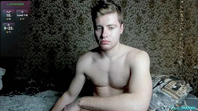 Maxhornyblondieman webcam