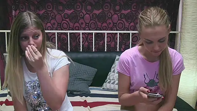 BlondeWitches webcam