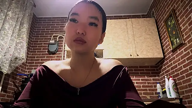 emmaleexth (F teen) - Flirtatiously fix my hair