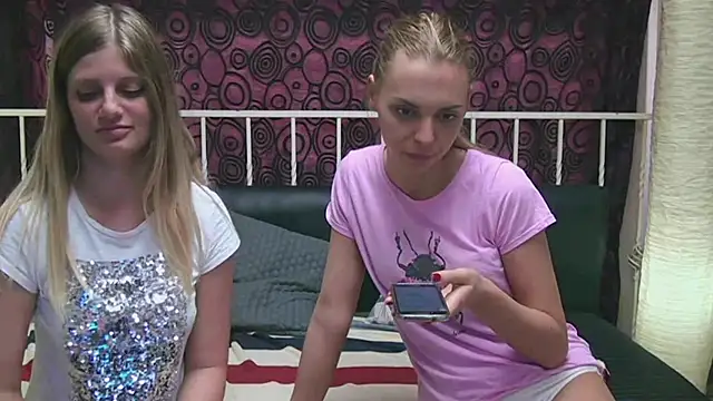 BlondeWitches webcam