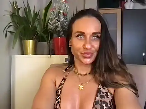 glutequeene - GluteQueenE's free webcam