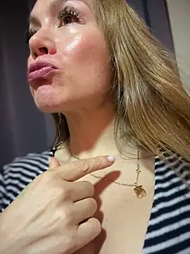 angelitasexy81 webcam