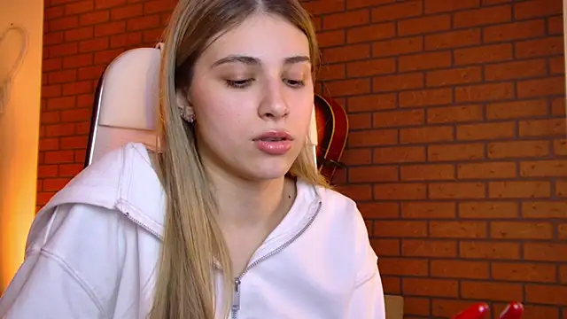 elliecutes - EllieCutes's free webcam