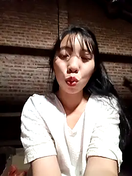 emaame68 - Emaame68's free webcam