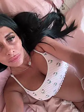 Webcam Model (AriannaIsabellax) is live