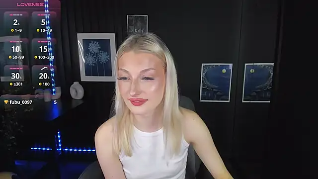 anora_less - Anora_Less's free webcam