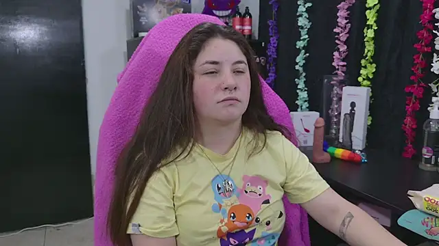 ann_bronw (F young) - Fingers deep in pussy