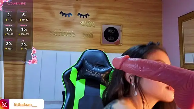 Abril_Velvet_a_ webcam