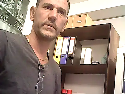 mastercharisma35 (Ask my age) - like tips ??? ı am hetero and office in