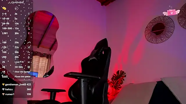 laura-hills18 webcam