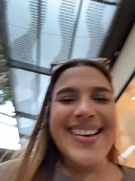 colibri_centaura (F young) - Pussy creamy in the mall