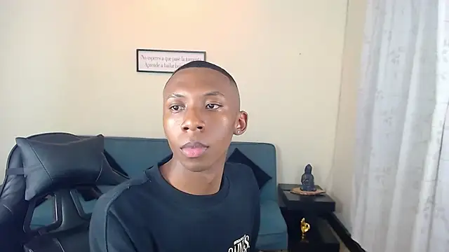 Miilo18 Live Webcam on Stripchat