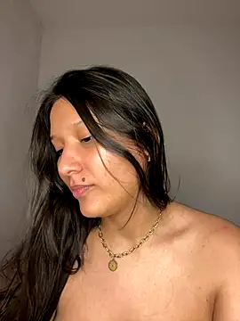 Webcam Model (IsabellaJoness_)  is live.Free join now!