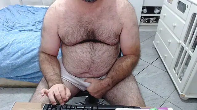 mysterbearmg (Ask my age) - CUM IN PUBLIC