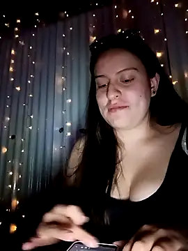 Webcam Model (Ary-)  is live.Free join now!