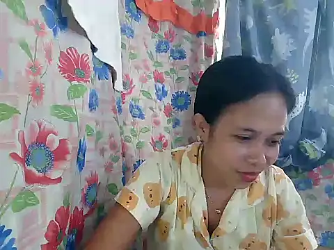 PinaySkinnyGirl webcam