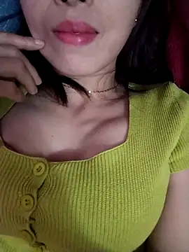 Webcam Model (Comb-bii)  is live.Free join now!