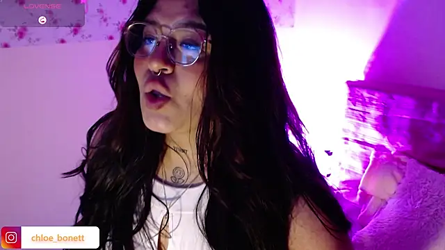 chloe_bonnet webcam