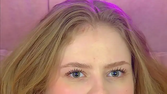 SelinSwarovski webcam